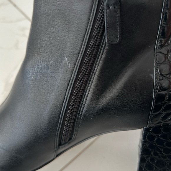 𝅺Cole Haan Nella Black Leather & Crocodile Ankle Bootie Almond Toe Size 10 - Picture 8 of 14